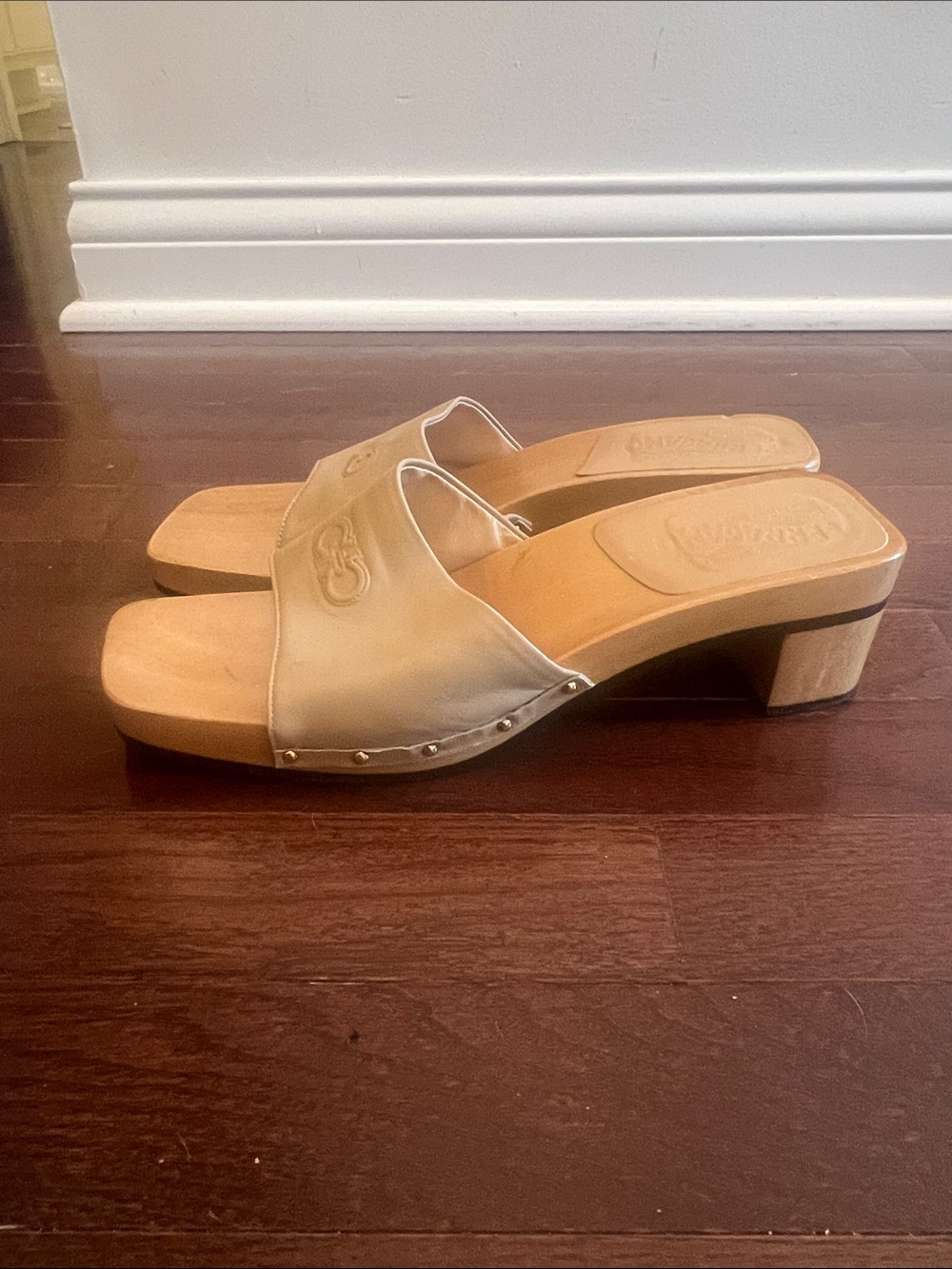 Salvatore Ferragamo Cream Leather Slide Mules - Picture 3 of 4